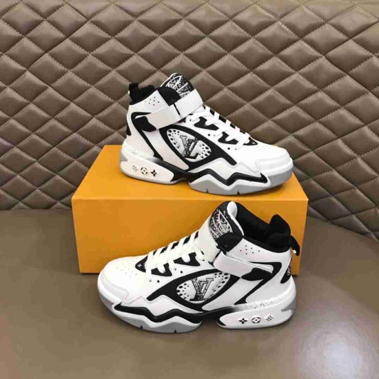 Louis Vuitton     Sneakers LU0325