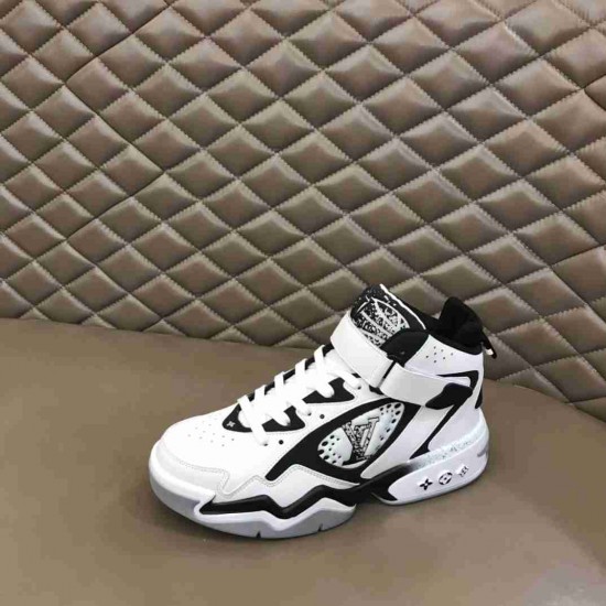 Louis Vuitton     Sneakers LU0325