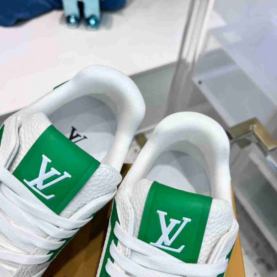 Louis Vuitton      Sneakers LU0330