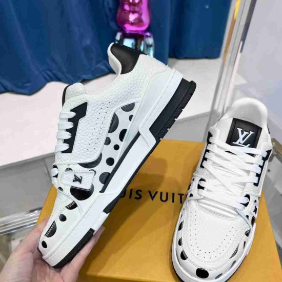 Louis Vuitton      Sneakers LU0332