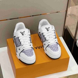 Louis Vuitton       Sneakers LU0335