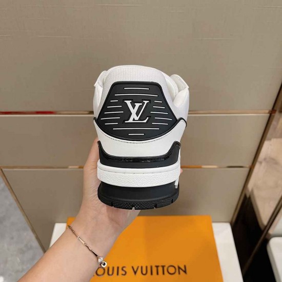 Louis Vuitton       Sneakers LU0335