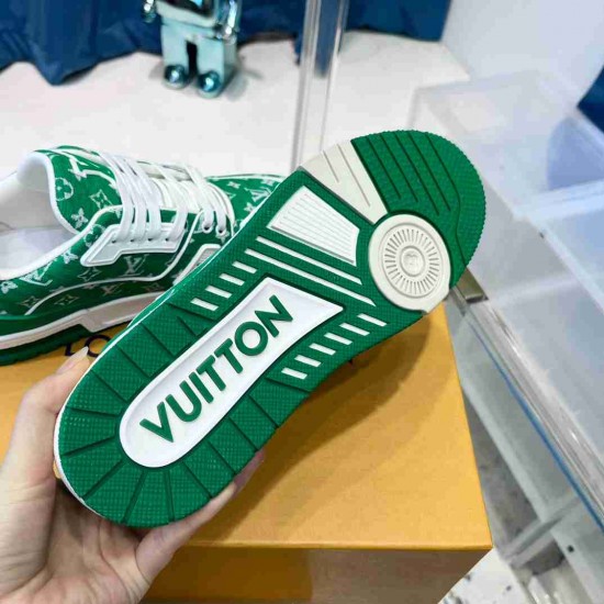 Louis Vuitton        Sneakers LU0341