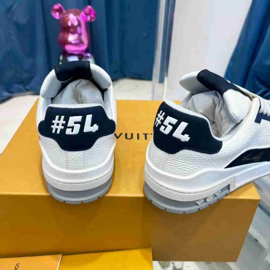 Louis Vuitton         Sneakers LU0343