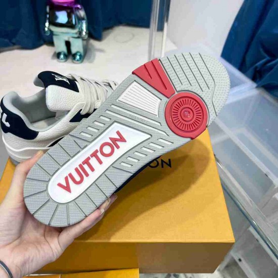 Louis Vuitton         Sneakers LU0343