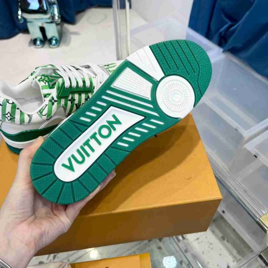 Louis Vuitton         Sneakers LU0345