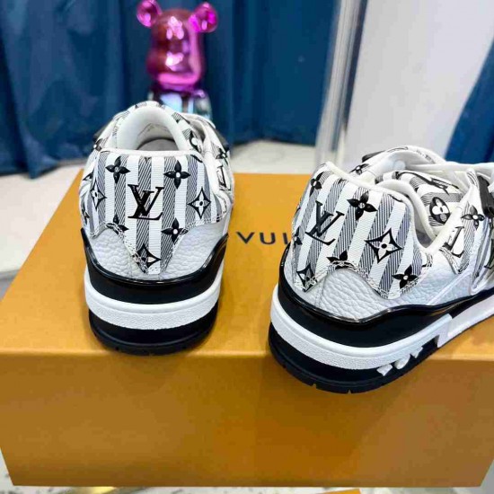 Louis Vuitton         Sneakers LU0349