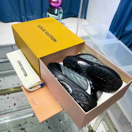 Louis Vuitton         Sneakers LU0368
