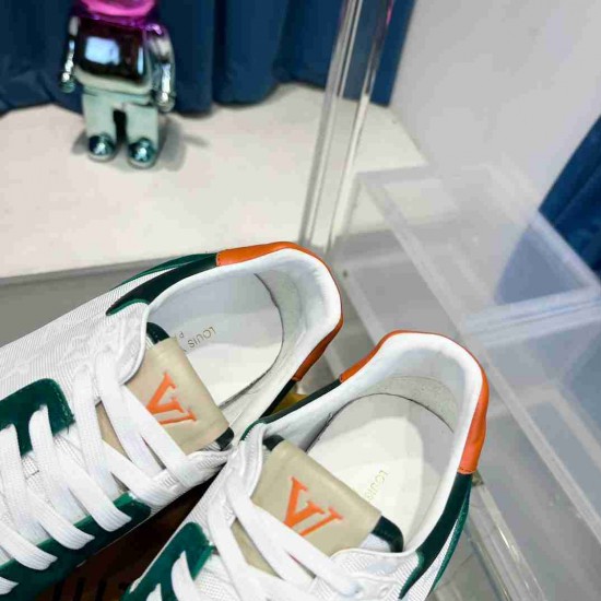 Louis Vuitton         Sneakers LU0369