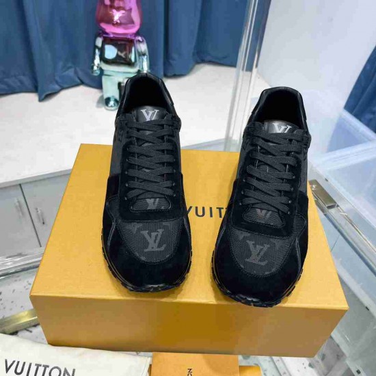 Louis Vuitton         Sneakers LU0370