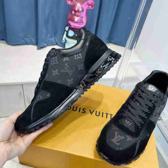 Louis Vuitton         Sneakers LU0370