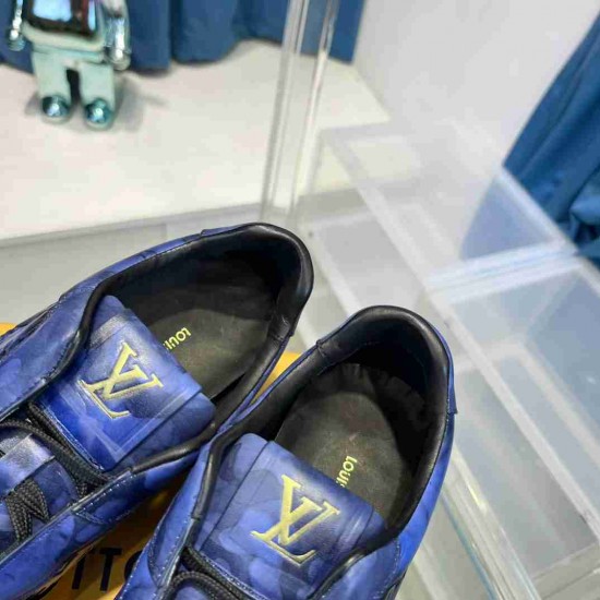 Louis Vuitton         Sneakers LU0371