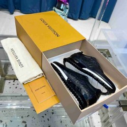 Louis Vuitton         Sneakers LU0372