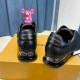 Louis Vuitton         Sneakers LU0372