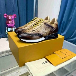Louis Vuitton         Sneakers LU0376