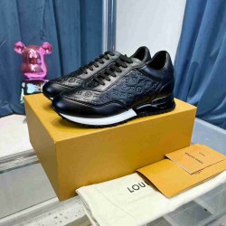 Louis Vuitton         Sneakers LU0378