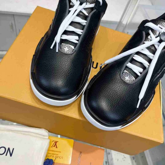Louis Vuitton           Sneakers LU0381