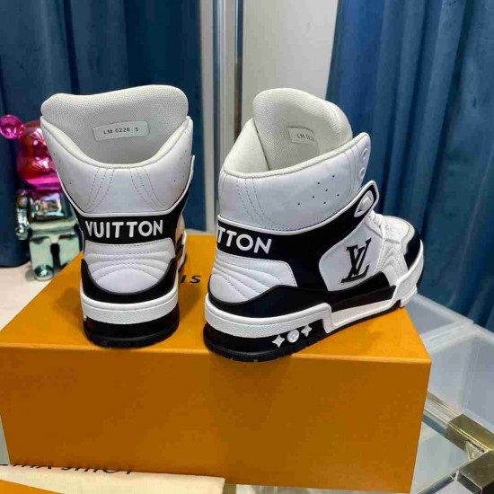 Louis Vuitton            Sneakers LU0394