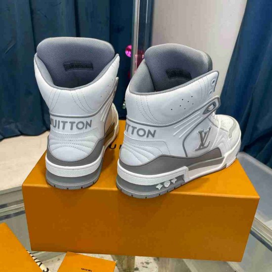 Louis Vuitton            Sneakers LU0396