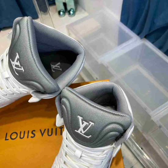 Louis Vuitton            Sneakers LU0396