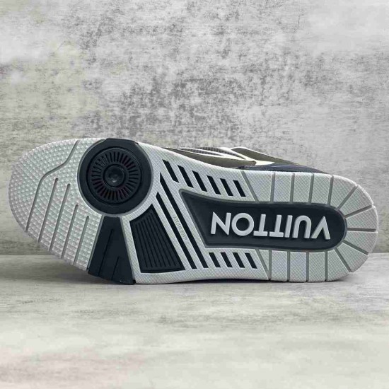 Louis Vuitton             Sneakers LU0404