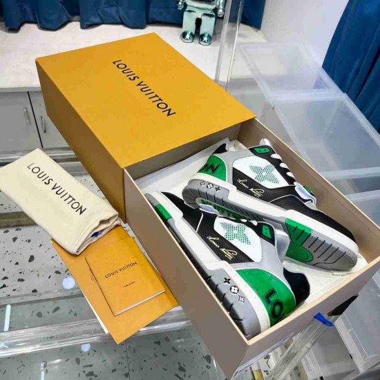 Louis Vuitton              Sneakers LU0410
