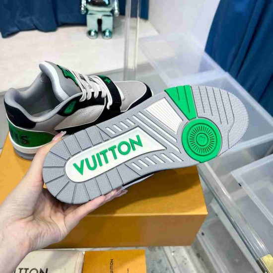 Louis Vuitton              Sneakers LU0410