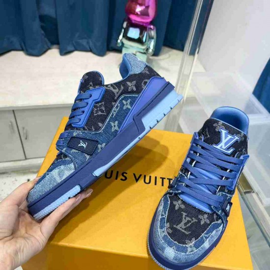 Louis Vuitton              Sneakers LU0411