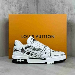 Louis Vuitton              Sneakers LU0413