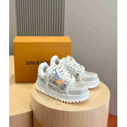 Louis Vuitton              Sneakers LU0418