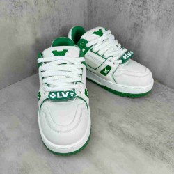 Louis Vuitton              Sneakers LU0420