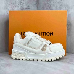 Louis Vuitton              Sneakers LU0427