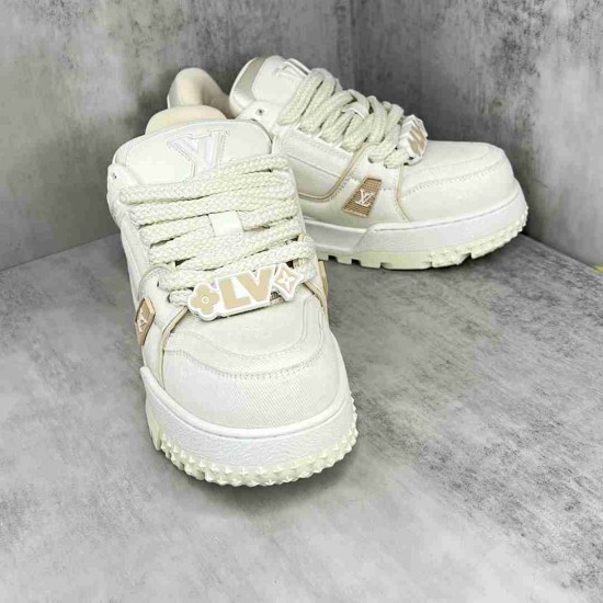 Louis Vuitton              Sneakers LU0427