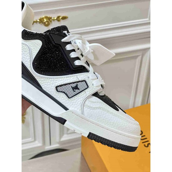 Louis Vuitton              Sneakers LU0439