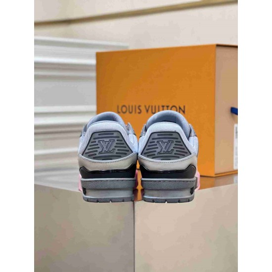 Louis Vuitton              Sneakers LU0442