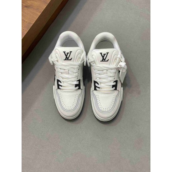 Louis Vuitton              Sneakers LU0444