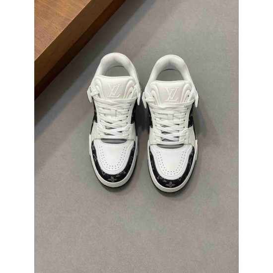 Louis Vuitton              Sneakers LU0446