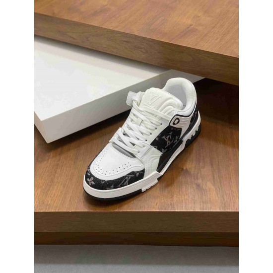Louis Vuitton              Sneakers LU0446