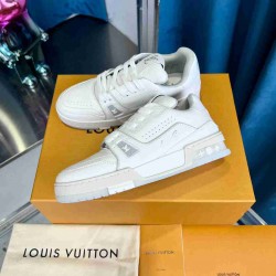 Louis Vuitton               Sneakers LU0451